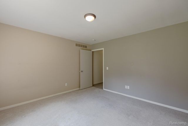 312 Reid Road, Highland Charter Township, MI 48357