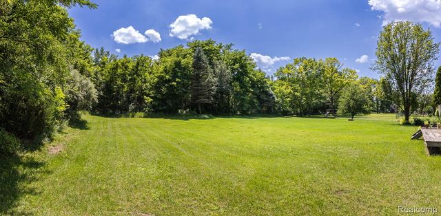 312 Reid Road, Highland Charter Township, MI 48357