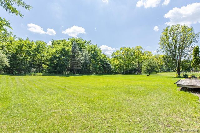 312 Reid Road, Highland Charter Township, MI 48357