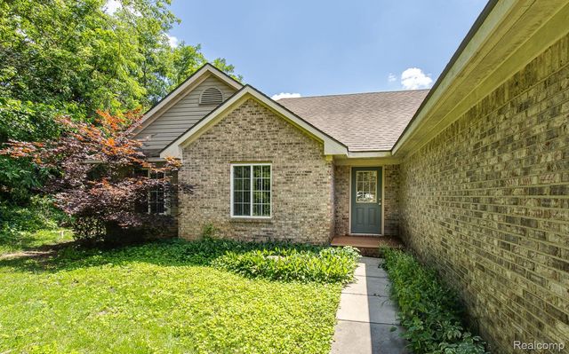 312 Reid Road, Highland Charter Township, MI 48357