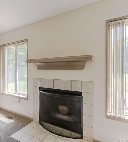 312 Reid Road, Highland Charter Township, MI 48357