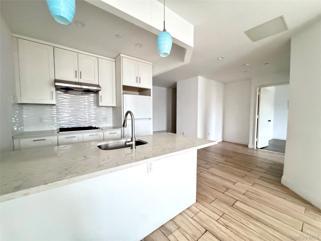 136-20 Booth Memorial Avenue 3A, Flushing, NY 11355 — photo 5