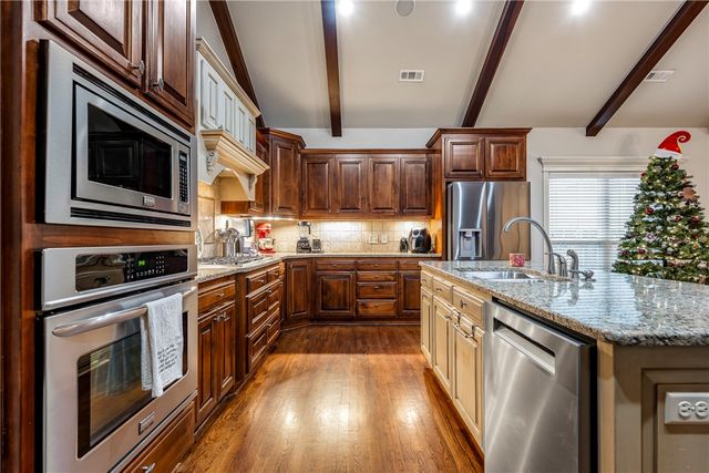 1704 SW Gosford Avenue, Bentonville, AR 72713