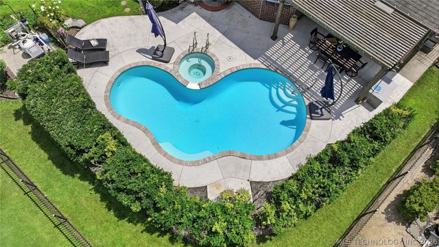 6008 W Phoenix Court, Broken Arrow, OK 74011