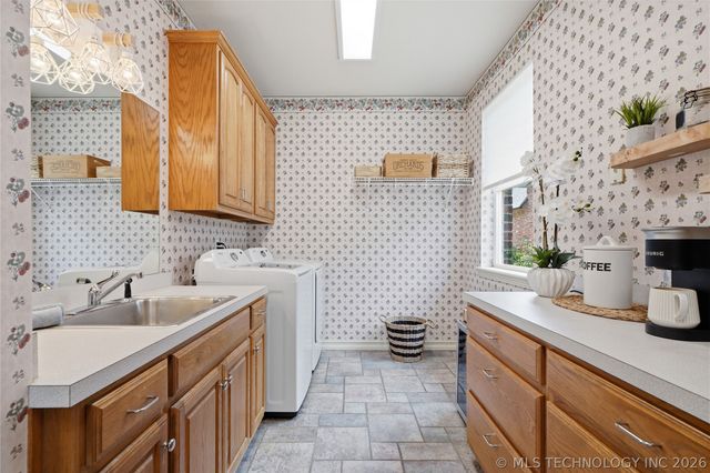 6008 W Phoenix Court, Broken Arrow, OK 74011