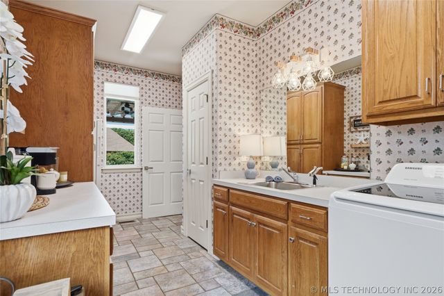 6008 W Phoenix Court, Broken Arrow, OK 74011