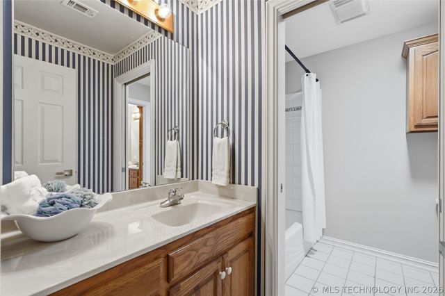 6008 W Phoenix Court, Broken Arrow, OK 74011