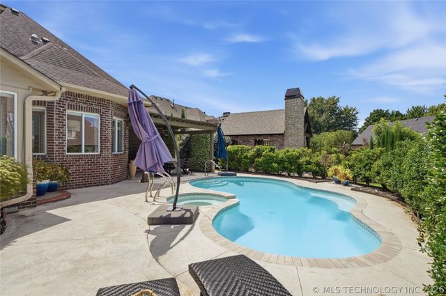 6008 W Phoenix Court, Broken Arrow, OK 74011