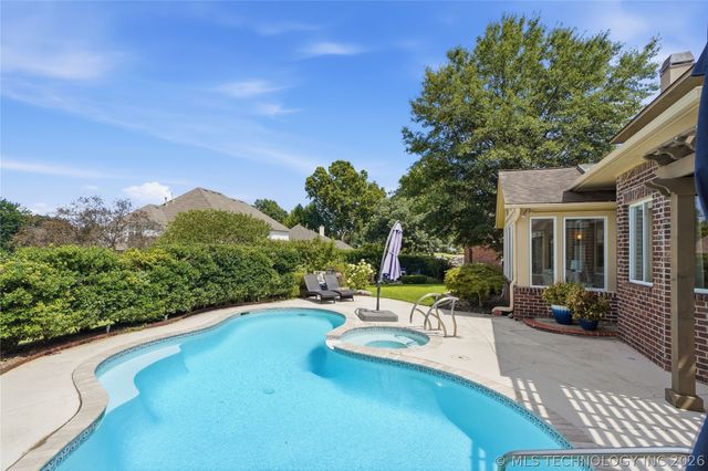 6008 W Phoenix Court, Broken Arrow, OK 74011