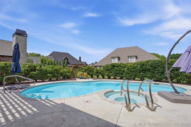 6008 W Phoenix Court, Broken Arrow, OK 74011