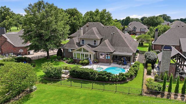 6008 W Phoenix Court, Broken Arrow, OK 74011