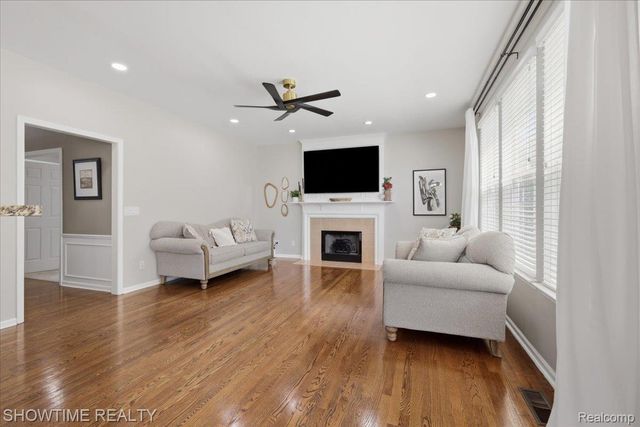 7386 Tottenham, Shelby Charter Township, MI 48317
