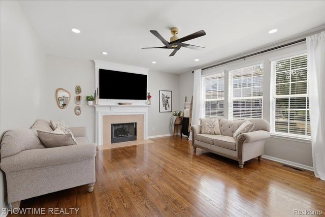 7386 Tottenham, Shelby Charter Township, MI 48317