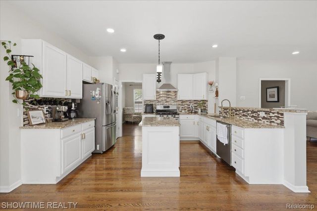 7386 Tottenham, Shelby Charter Township, MI 48317