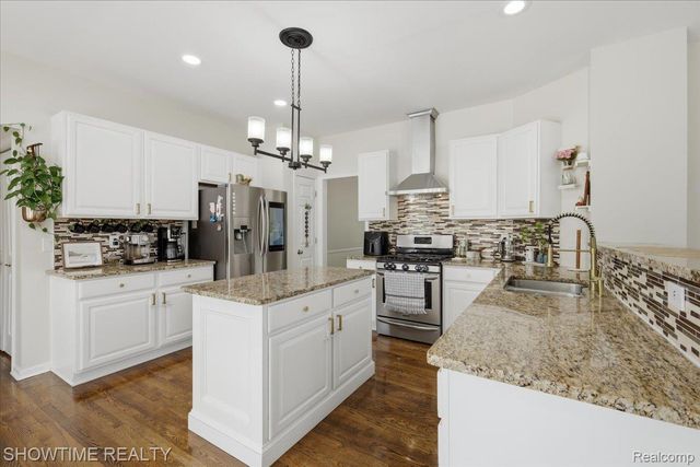 7386 Tottenham, Shelby Charter Township, MI 48317
