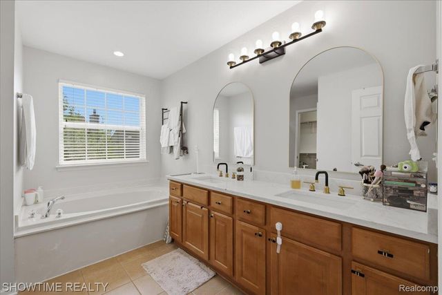 7386 Tottenham, Shelby Charter Township, MI 48317