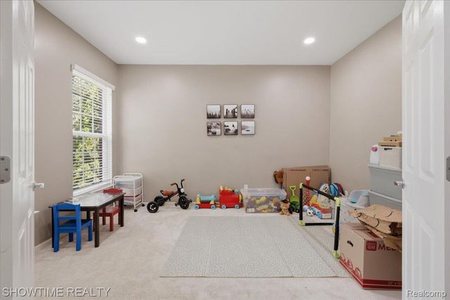 7386 Tottenham, Shelby Charter Township, MI 48317