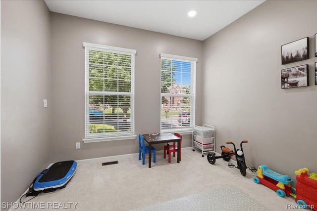 7386 Tottenham, Shelby Charter Township, MI 48317