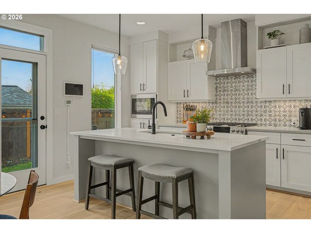 2765 Se CORA St, Portland, OR 97202