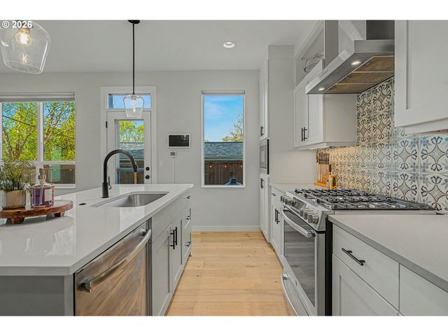 2765 Se CORA St, Portland, OR 97202