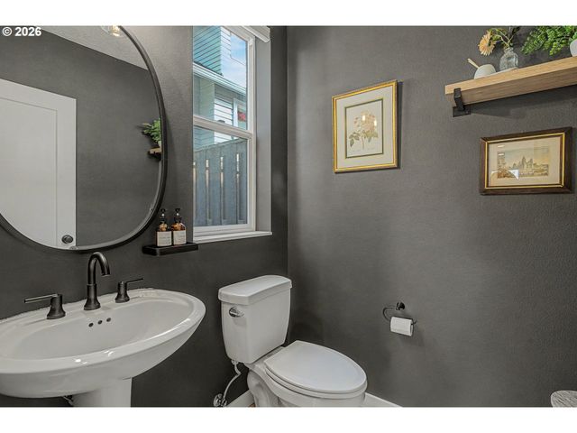 2765 Se CORA St, Portland, OR 97202