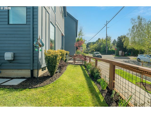 2765 Se CORA St, Portland, OR 97202