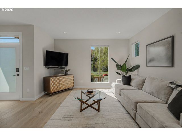 2765 Se CORA St, Portland, OR 97202