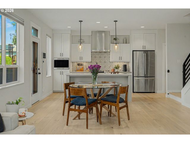 2765 Se CORA St, Portland, OR 97202