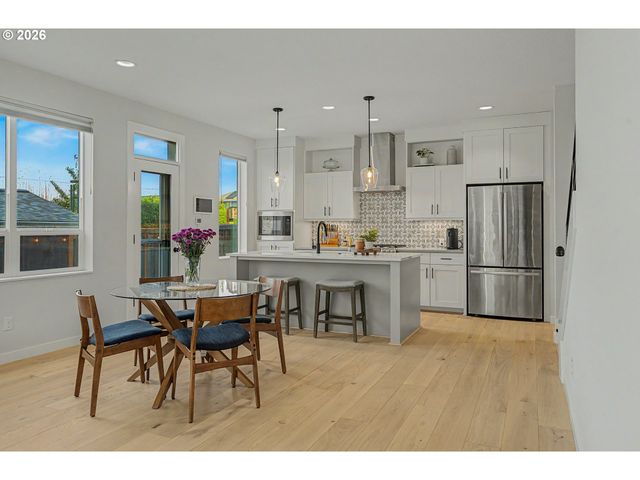 2765 Se CORA St, Portland, OR 97202