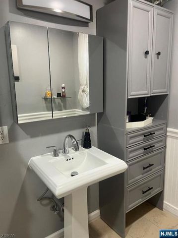 718 Clifton Avenue, Newark, NJ 07104