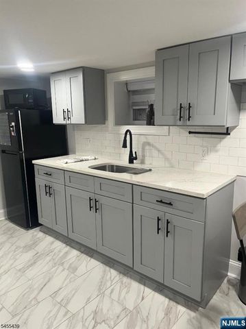 718 Clifton Avenue, Newark, NJ 07104