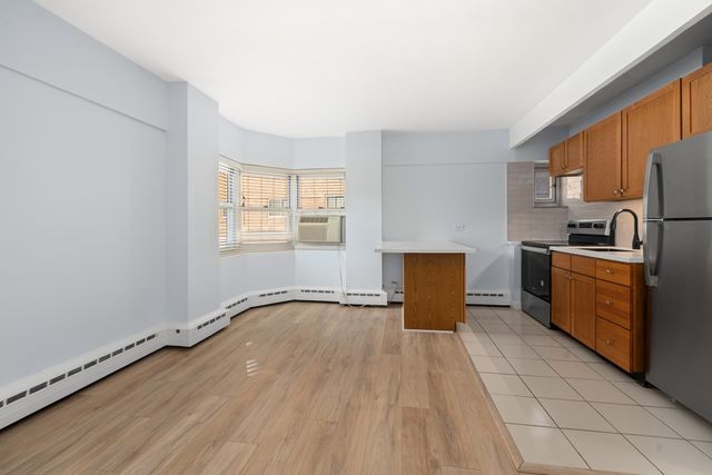 4960 N MARINE Drive 117, Chicago, IL 60640