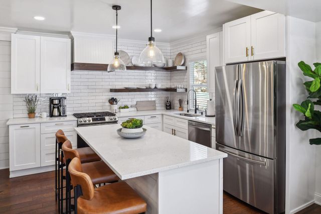 2305 Bayview Place, Orono, MN 55391