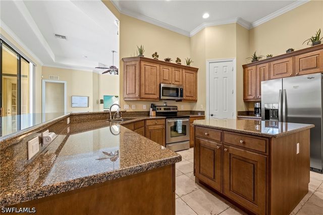 975 Tivoli CT, Naples, FL 34104