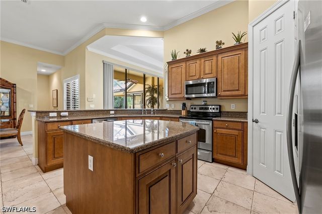 975 Tivoli CT, Naples, FL 34104