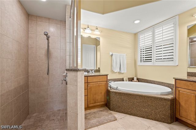 975 Tivoli CT, Naples, FL 34104