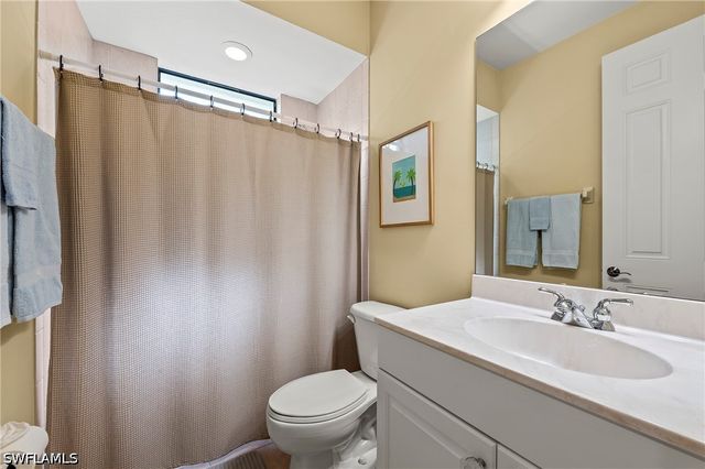 975 Tivoli CT, Naples, FL 34104