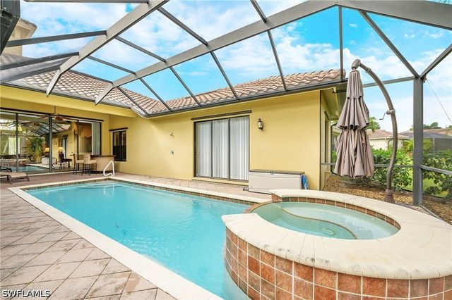 975 Tivoli CT, Naples, FL 34104