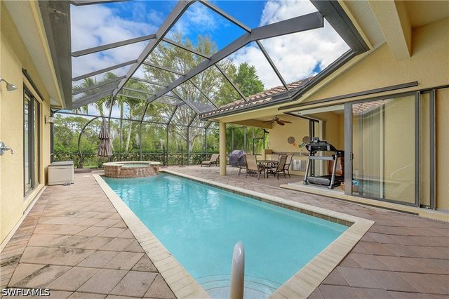 975 Tivoli CT, Naples, FL 34104