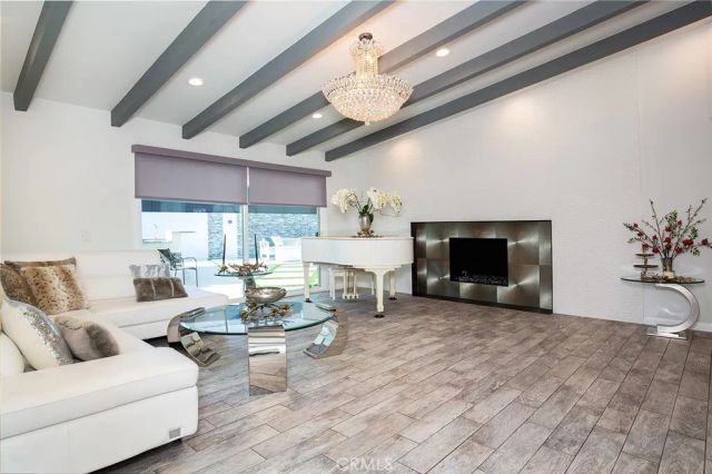 3301 Vickers, Glendale, CA 91208