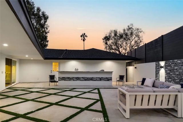 3301 Vickers, Glendale, CA 91208