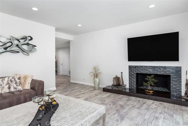3301 Vickers, Glendale, CA 91208