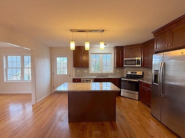 121 Robin Hill Rd B, Groton, MA 01450