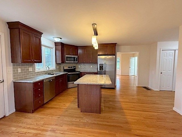 121 Robin Hill Rd B, Groton, MA 01450