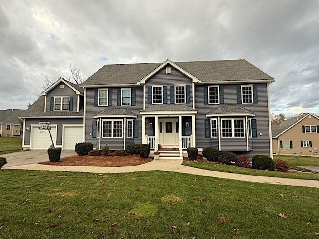 121 Robin Hill Rd B, Groton, MA 01450