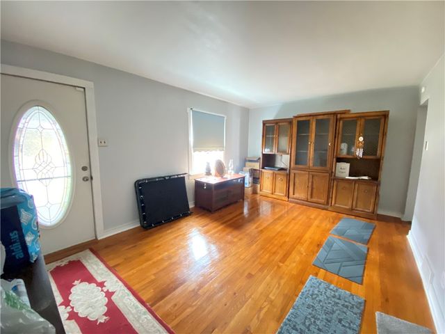 11 Washington Dr, Monessen, PA 15062