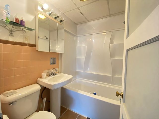 11 Washington Dr, Monessen, PA 15062