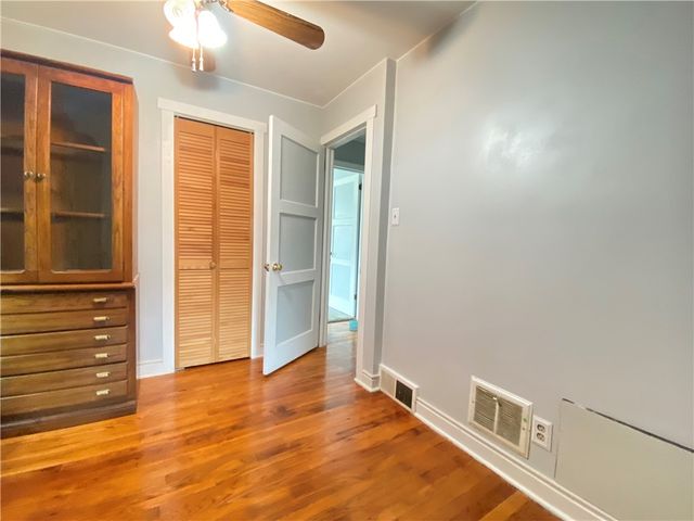 11 Washington Dr, Monessen, PA 15062