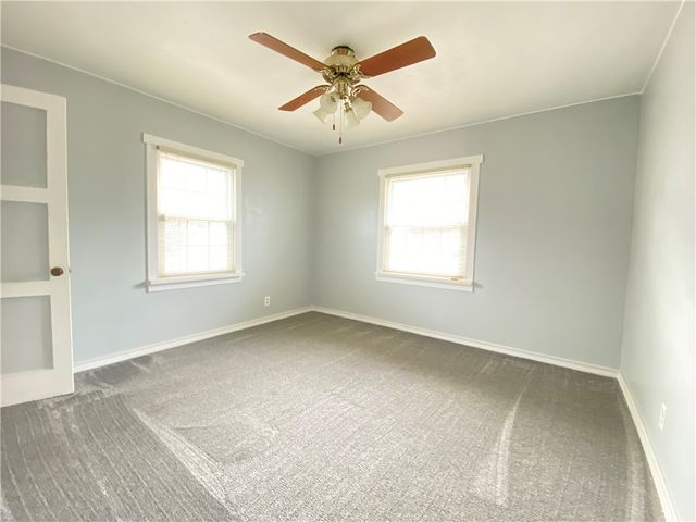 11 Washington Dr, Monessen, PA 15062