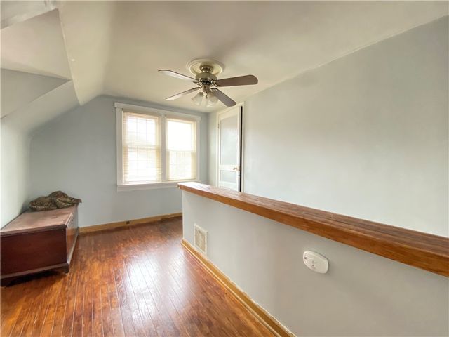 11 Washington Dr, Monessen, PA 15062